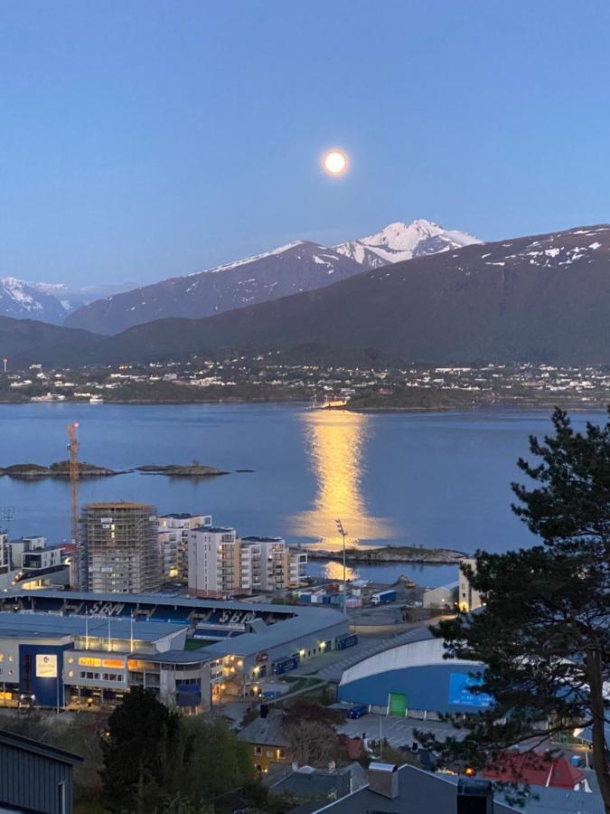 Great Place With View To The Mountains And Fjord Олесунн Екстер'єр фото